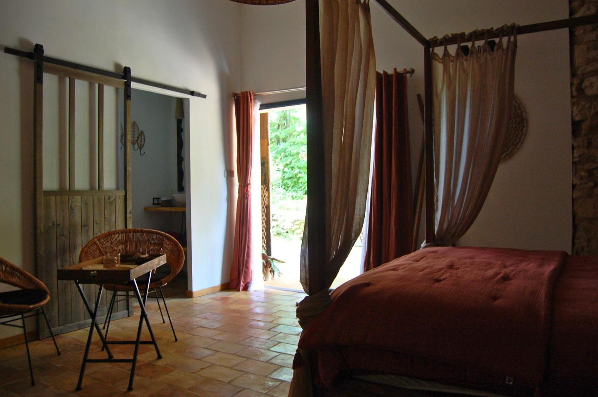 La Bucolique, Chambres Et Jardin D'Hotes Sabran Kültér fotó
